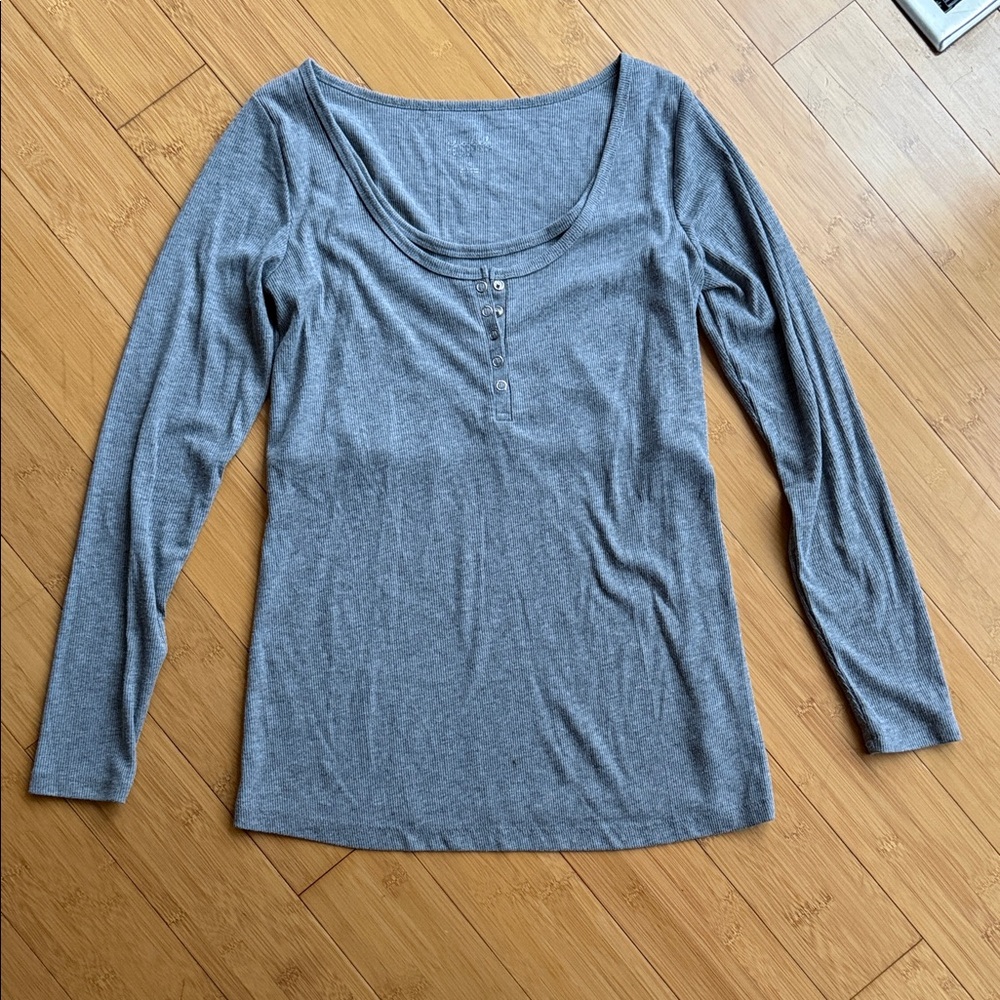 Isabel Maternity - Small - Long sleeve gray shirt maternity nursing shirt